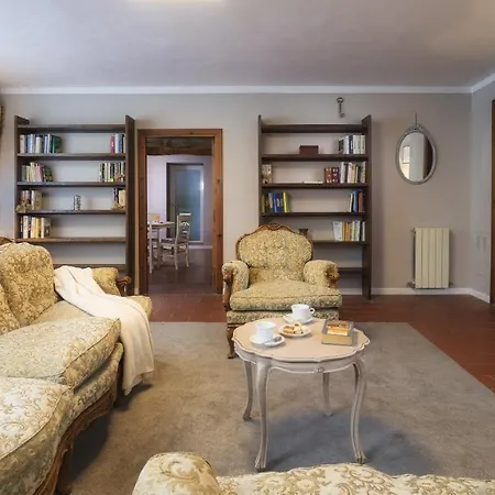 Villa Casale Il Torchio 12&4, Emma