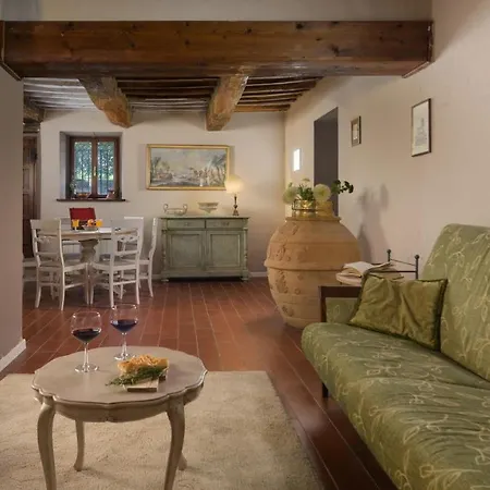 Casale Il Torchio 12&4, Emma Villa